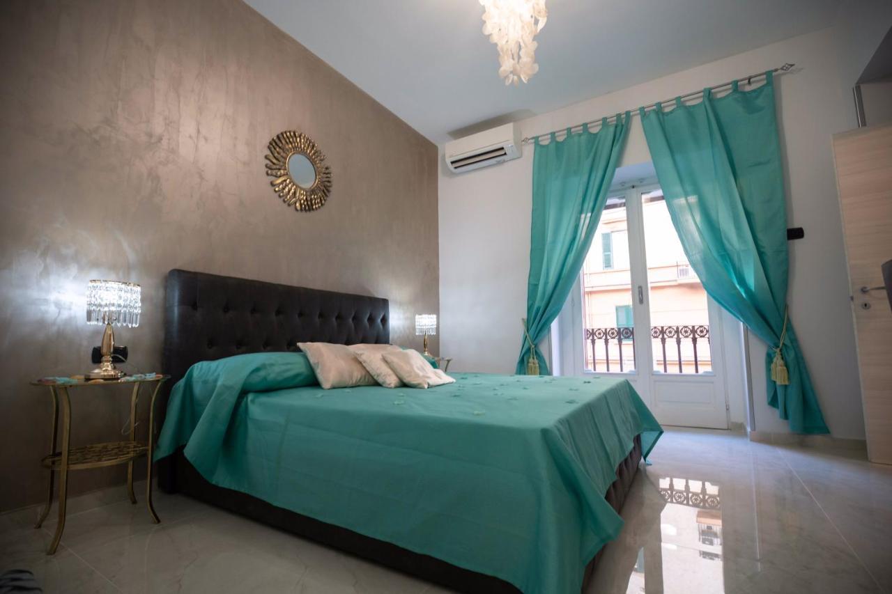 New In!Amalie At Santa Lucia Apartment Naples Luaran gambar