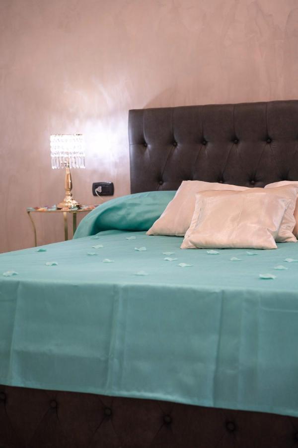 New In!Amalie At Santa Lucia Apartment Naples Luaran gambar