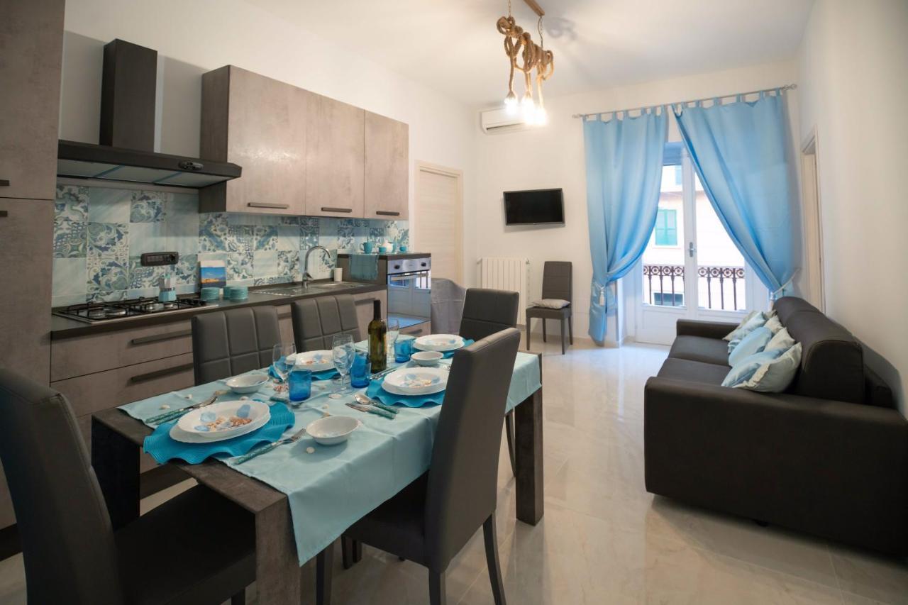 New In!Amalie At Santa Lucia Apartment Naples Luaran gambar