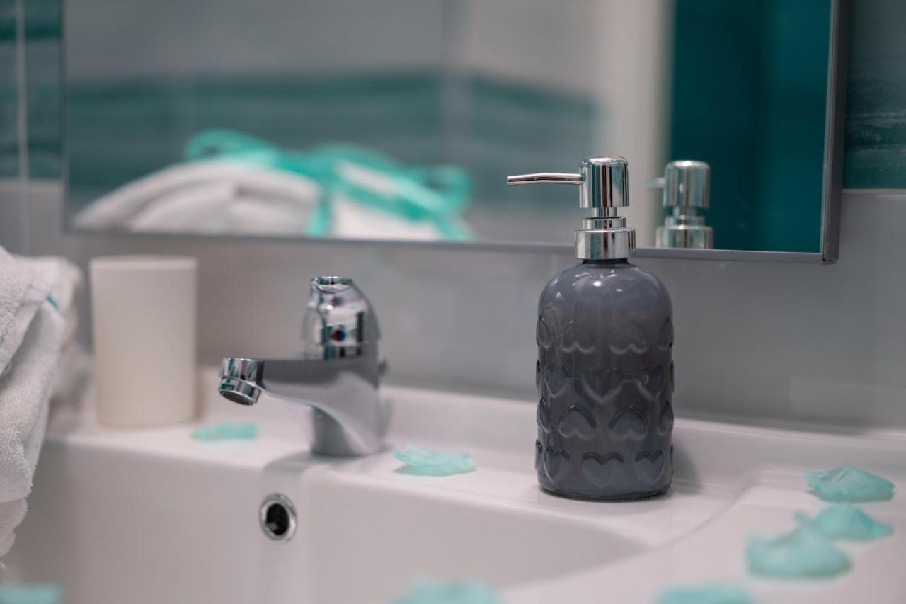 New In!Amalie At Santa Lucia Apartment Naples Luaran gambar