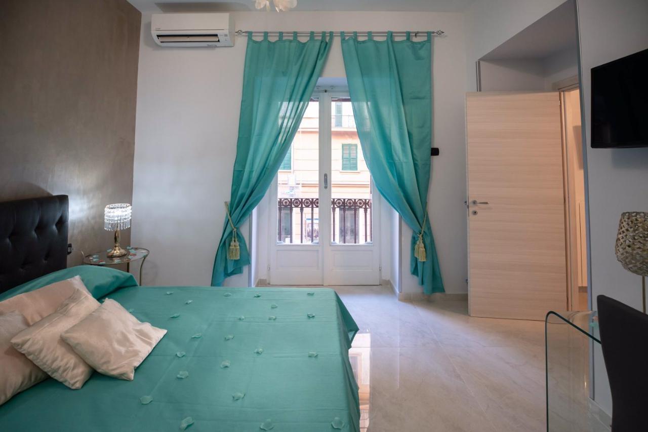 New In!Amalie At Santa Lucia Apartment Naples Luaran gambar